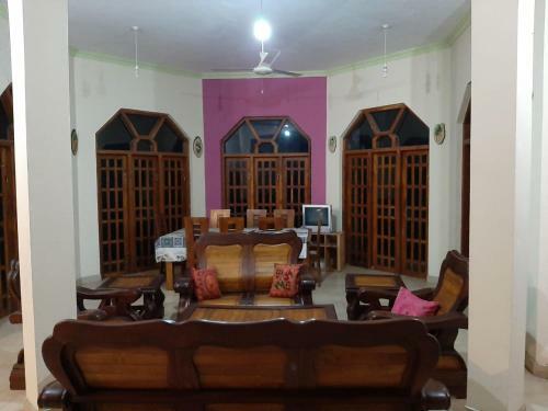 Hostal The Golden Residence