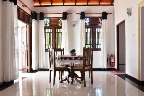 Hostal Villa De White Sambur
