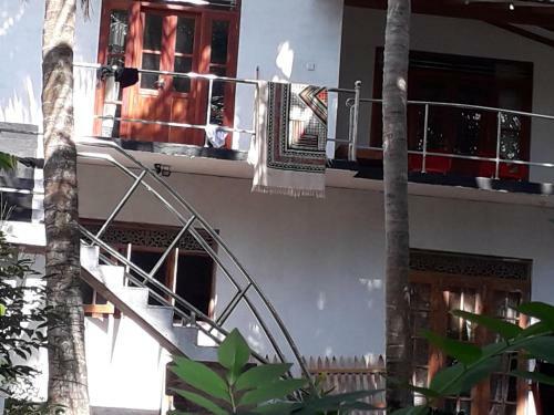 Hostal Rivi Sanda Villa & Apartment Hikkaduwa