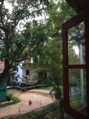 Hostal Rivi Sanda Villa & Apartment Hikkaduwa