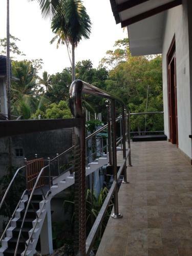 Hostal Rivi Sanda Villa & Apartment Hikkaduwa