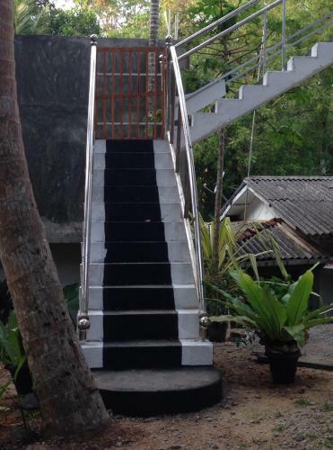 Hostal Rivi Sanda Villa & Apartment Hikkaduwa