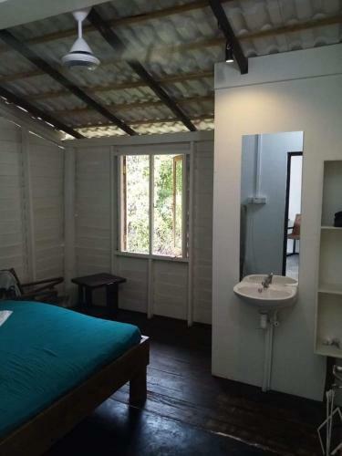 Thelakehostel