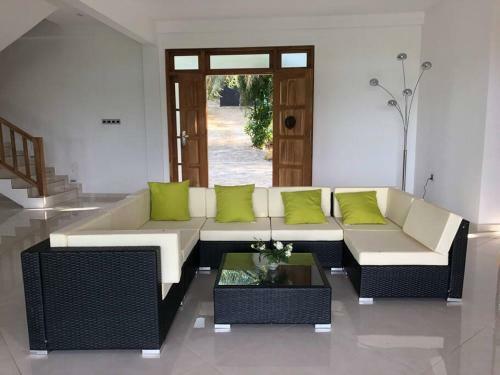 Treehouse Villas Hikkaduwa
