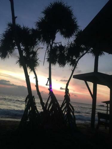 Albergue New Amadeo Beach