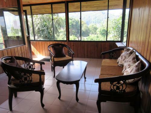Hostal Drop Inn Holiday Bungalow