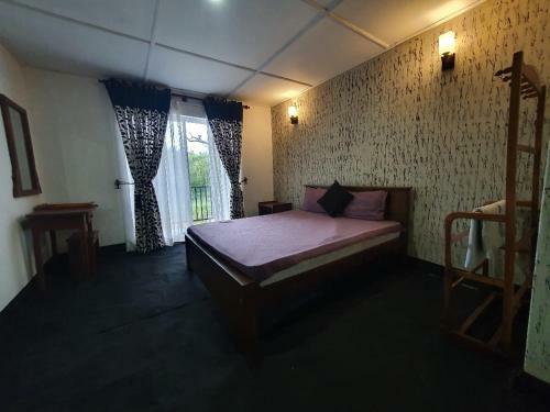 Hostal Deyons Resort