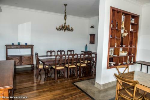 Bed & Breakfast Bougain Villa Luxury "home Stay" In Kandy