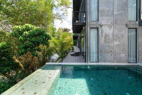 Ultramodern Riverfront Villa With Infinity Pool