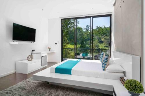 Ultramodern Riverfront Villa With Infinity Pool