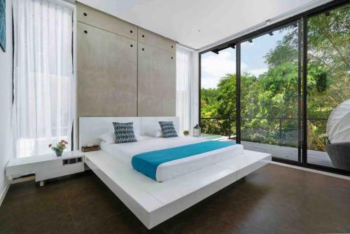 Ultramodern Riverfront Villa With Infinity Pool