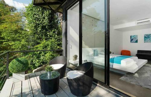 Ultramodern Riverfront Villa With Infinity Pool