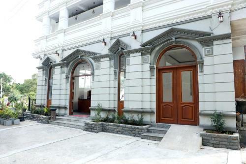 Hotel Crown & Crown Kandy