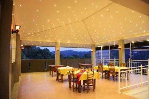 Hotel Crown & Crown Kandy
