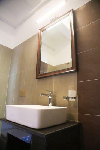 Hotel Crown & Crown Kandy