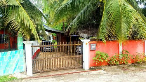 Bed & Breakfast Mj Room Rental Mahogany