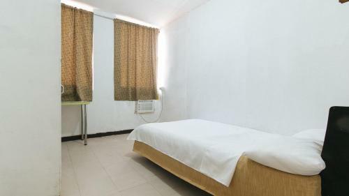 Hotel Cristian Jay Dormitory