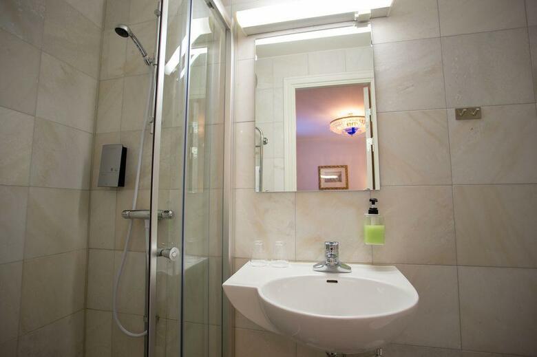 Crystal Plaza Hotel