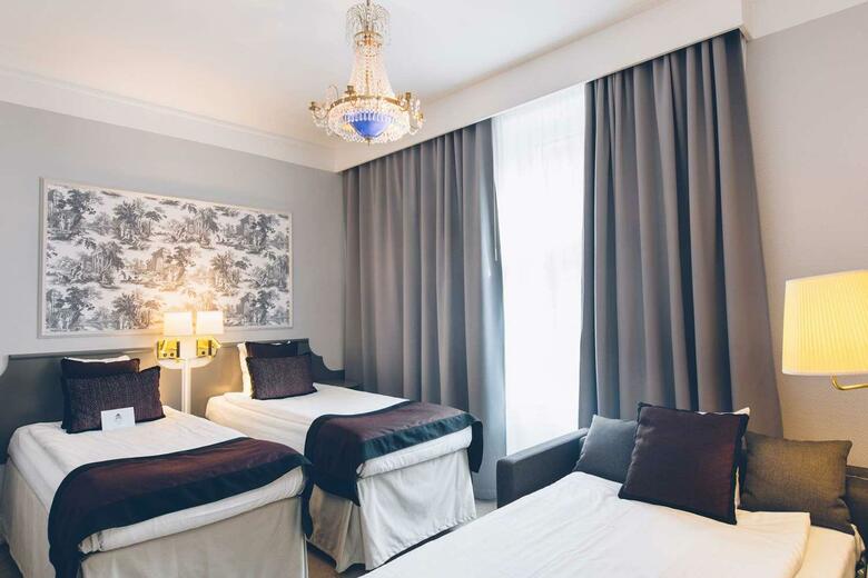 Crystal Plaza Hotel