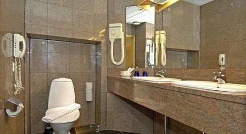 Crystal Plaza Hotel