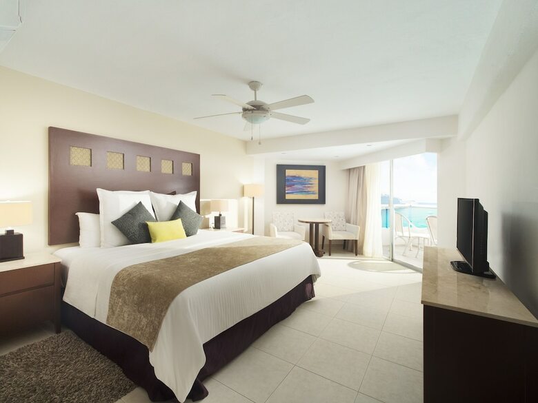 Hotel El Cid La Ceiba Beach
