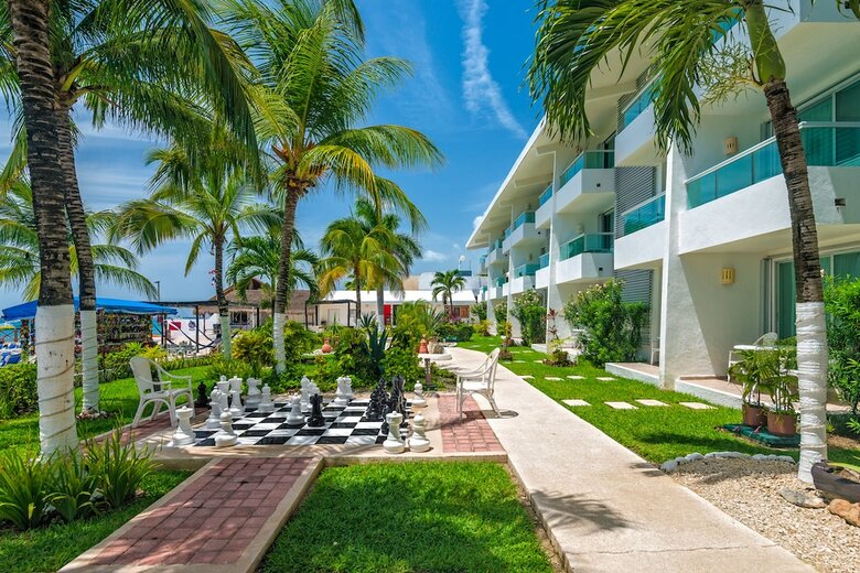 Hotel El Cid La Ceiba Beach