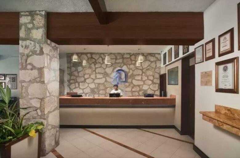 Hotel El Cid La Ceiba Beach