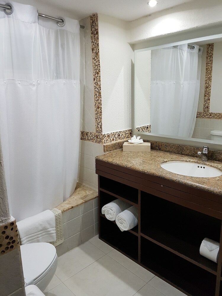 Hotel El Cid La Ceiba Beach