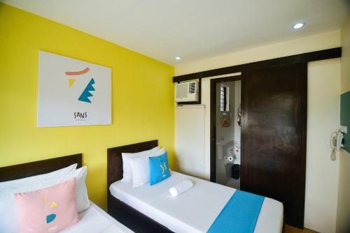 Sans Hotel At Rana Cebu - Vaccinated Staff