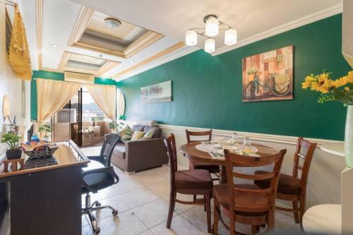 Apartamento Hideaway , All You Need, And Nothing You Don't