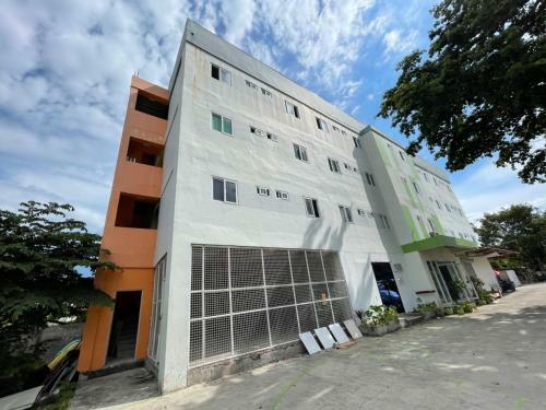 Hotel Vaccinated Staff - Oyo 823 Stay Inn