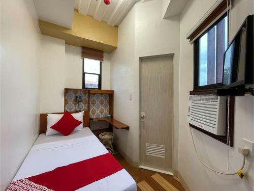 Hotel Vaccinated Staff - Oyo 685 K Fortune Apartelle