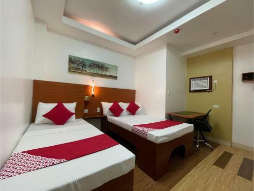 Hotel Vaccinated Staff - Oyo 685 K Fortune Apartelle