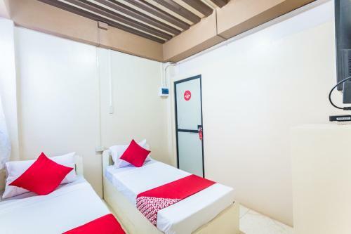 Hotel Vaccinated Staff-oyo 569 Alt Complex
