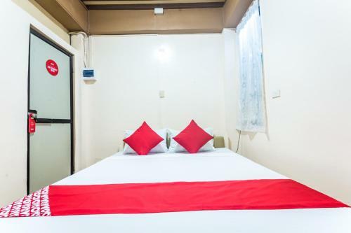 Hotel Vaccinated Staff-oyo 569 Alt Complex
