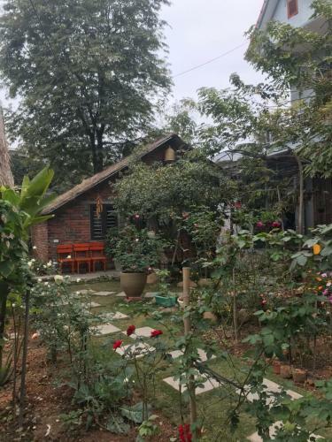 Green Garden Bungalow