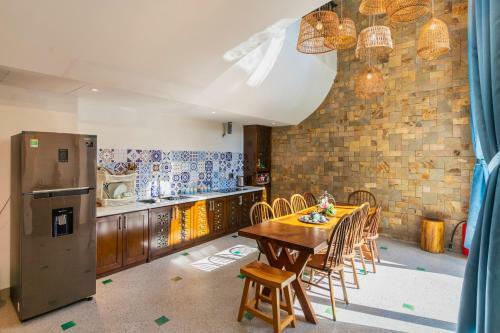 New & Stylish 5bdr Villa With Pool, Karaoke Room, Bbq