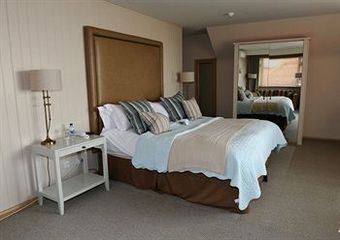 Roslin Beach Hotel