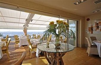 Roslin Beach Hotel