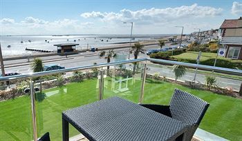 Roslin Beach Hotel