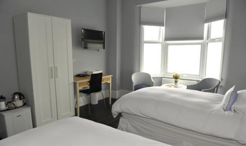 Hostal Suenos Guesthouse