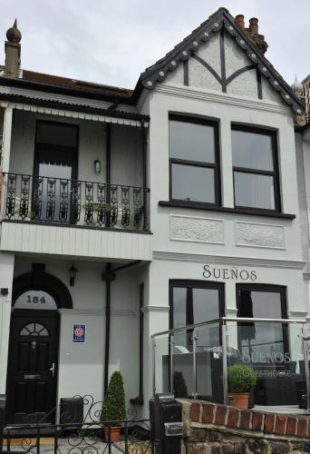 Hostal Suenos Guesthouse