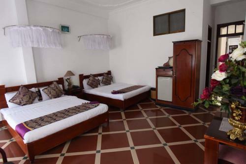 Red Sun Hotel