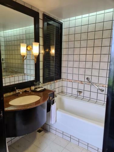Empress Hotel ?� L?t
