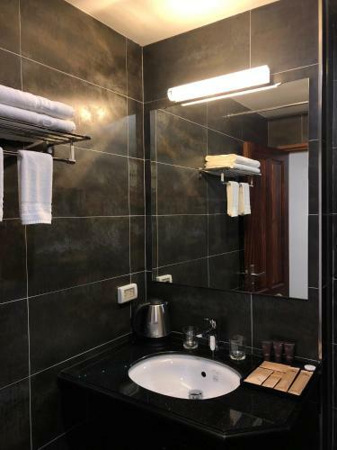 Moc Hoang Hotel
