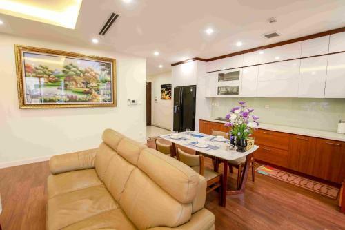 *bom Homes* Imperia Garden Residence Apartment