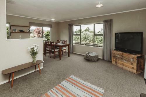 Anchors Away - Urenui