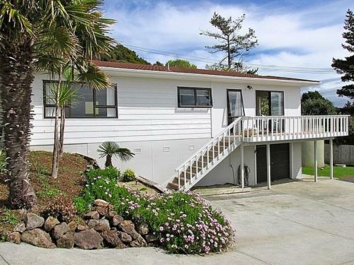 Dolphin Hideaway - Tutukaka Bach