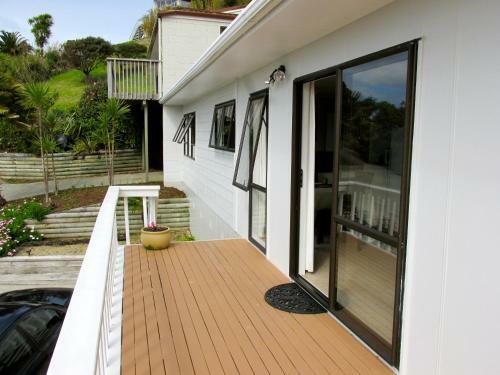 Dolphin Hideaway - Tutukaka Bach
