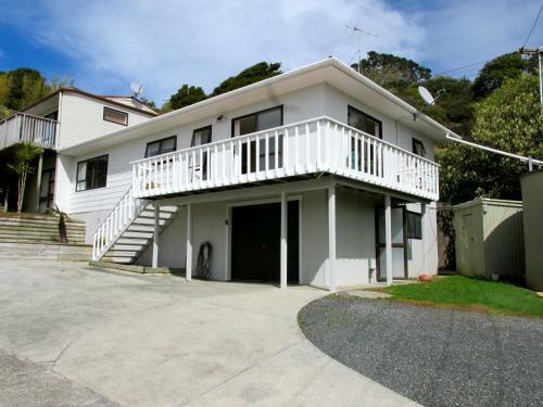 Dolphin Hideaway - Tutukaka Bach